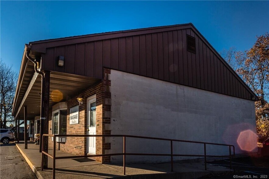 More Photos Of 448 Spring St, Windsor Locks Freestanding For Lease