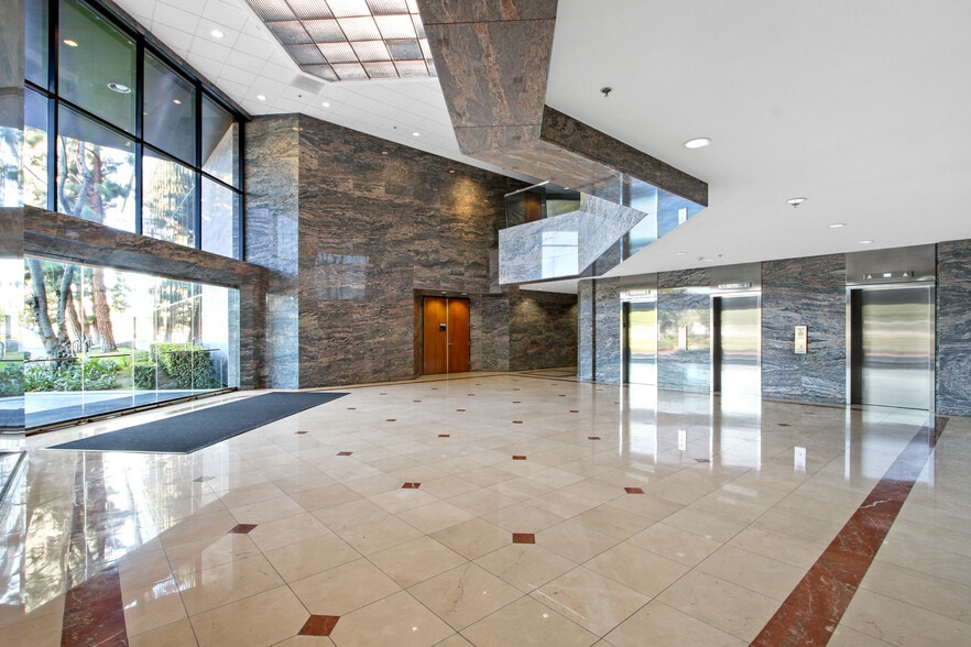 More Photos Of 400 N Tustin Ave, Santa Ana Office For Sale