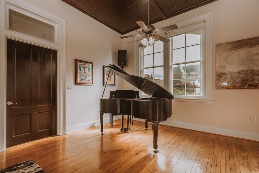 More Photos Of 441 Washington St, Portsmouth Office Residential For Sale