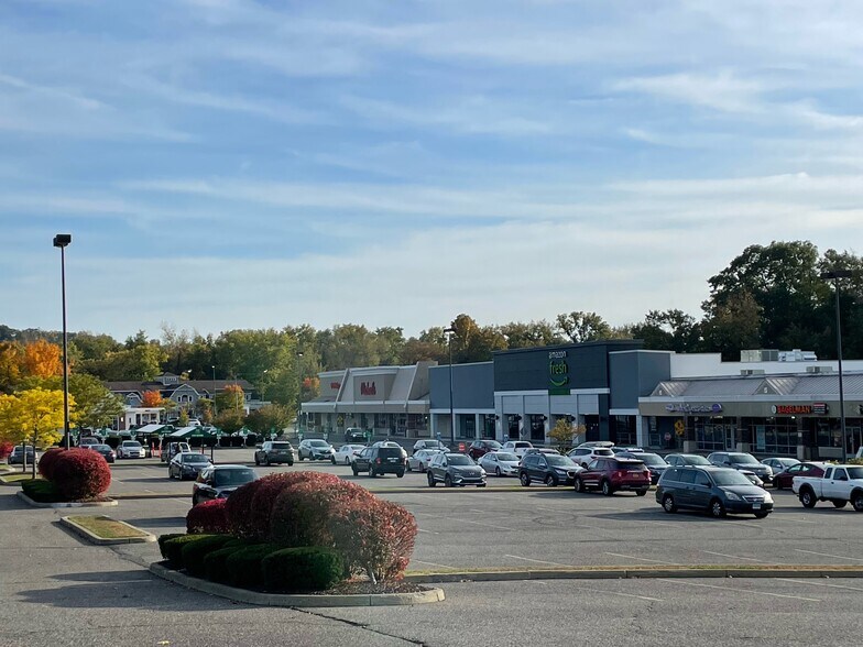 More Photos Of 14 Candlewood Lake Rd, Brookfield Freestanding For Lease