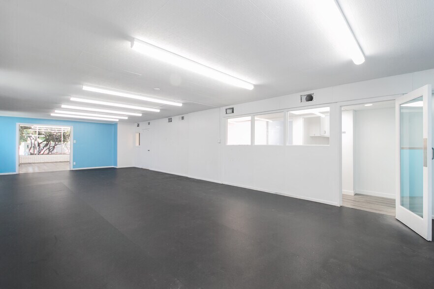 More Photos Of 1021 E Walnut St, Pasadena Medical For Lease