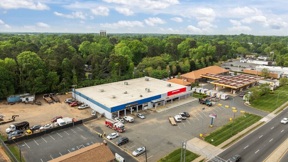 More Photos Of 5006 Albemarle Rd, Charlotte Freestanding For Lease