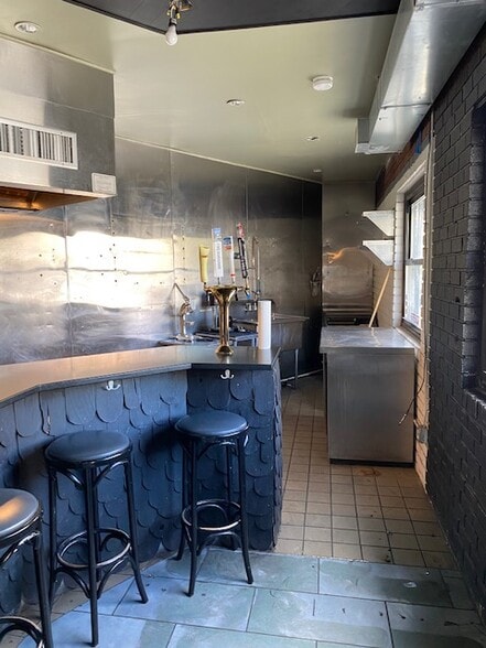 More Photos Of 55 McGuinness Blvd S, Brooklyn Storefront For Lease