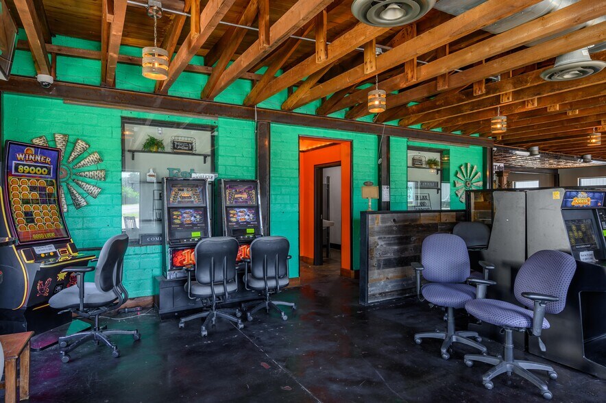 More Photos Of 1721 S Armstrong Ave, Denison Restaurant For Sale