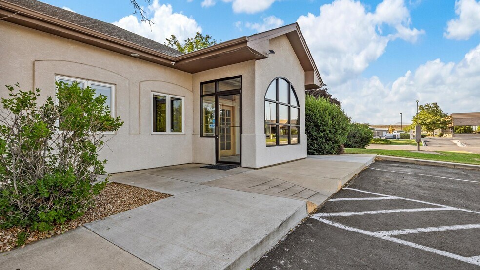 More Photos Of 2737 Crossroads Blvd, Grand Junction Office For Sale