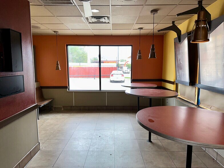 More Photos Of 3501 San Dario Ave, Laredo Fast Food For Lease