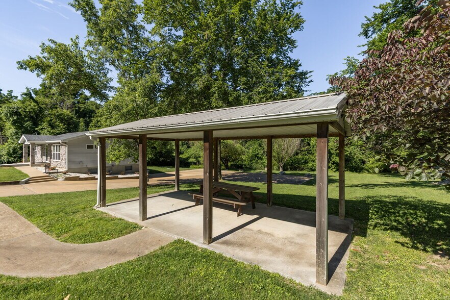 More Photos Of 535 Elm St, Hillsboro Office For Sale