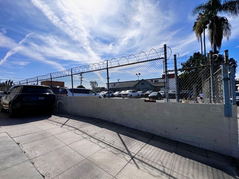 More Photos Of 220 N Oxford Ave, Los Angeles Office Residential For Sale