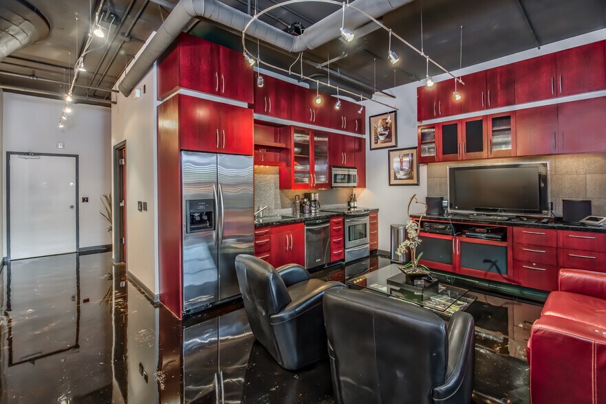 More Photos Of 1314 NW Irving St, Portland Office For Sale