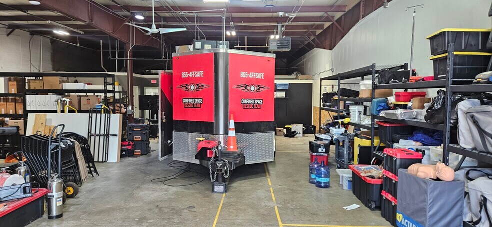 More Photos Of 400-460 Fame Rd, Dayton Light Distribution For Lease