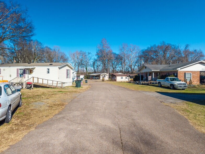 More Photos Of 106 Chance Cir, Mount Ida Multifamily For Sale