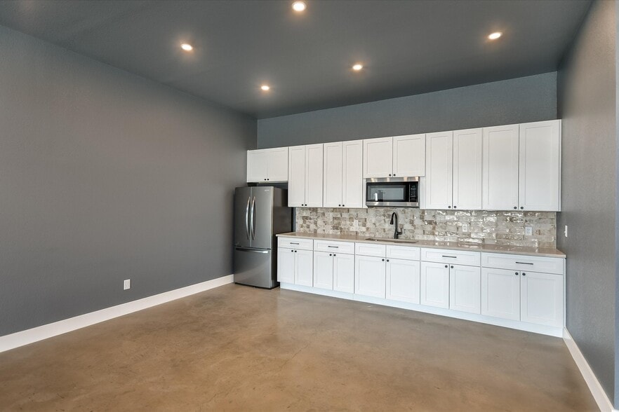 More Photos Of 451 Farrell Rd, Dripping Springs Light Distribution For Sale