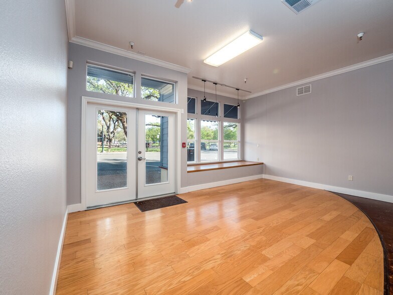 More Photos Of 220 Windsor River Rd, Windsor Apartments For Sale