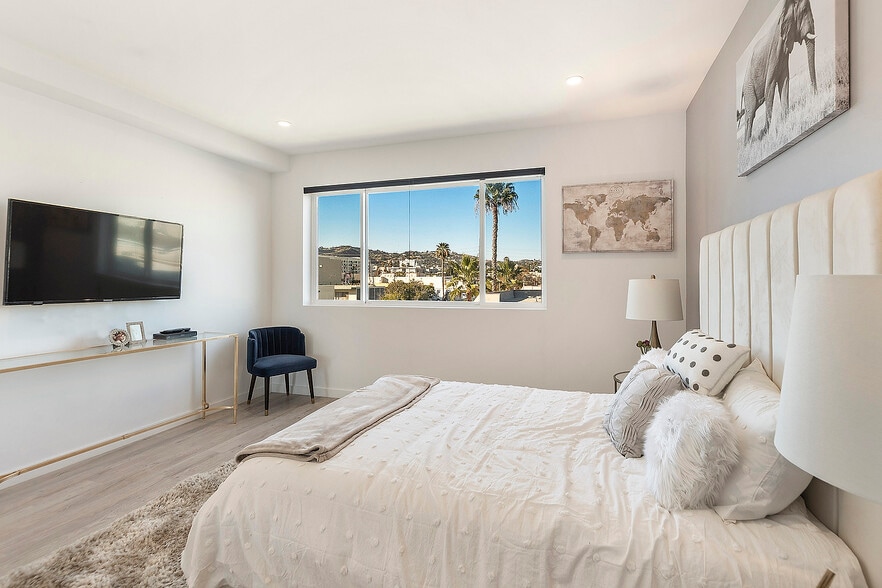 More Photos Of 1002 N Hudson Ave, Los Angeles Apartments For Sale