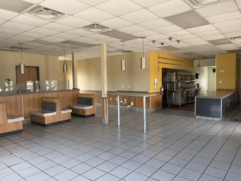 More Photos Of 2101 19th St, Hondo Fast Food For Sale