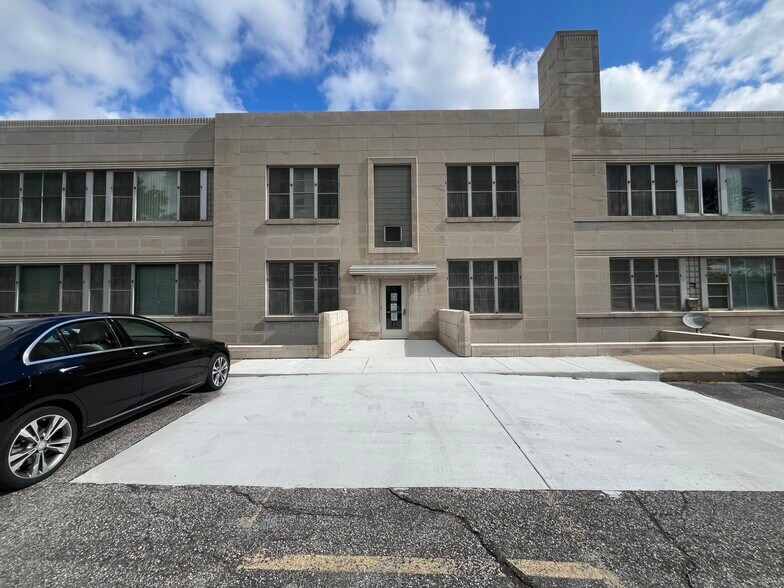 More Photos Of 2222 8th St, Bedford Office Residential For Sale