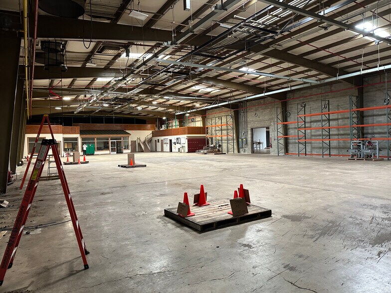More Photos Of 3830 Corporate, Petersburg Manufacturing For Sale