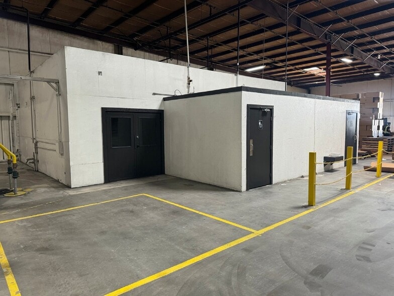 More Photos Of 1400 E Victoria Ave, San Bernardino Warehouse For Lease