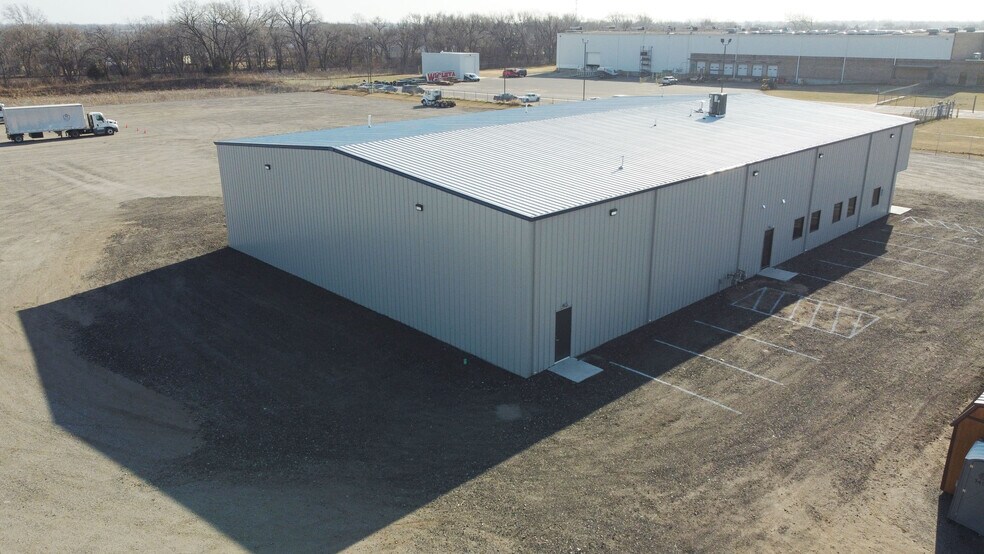 More Photos Of 4528 S. Palisade, Wichita Warehouse For Lease