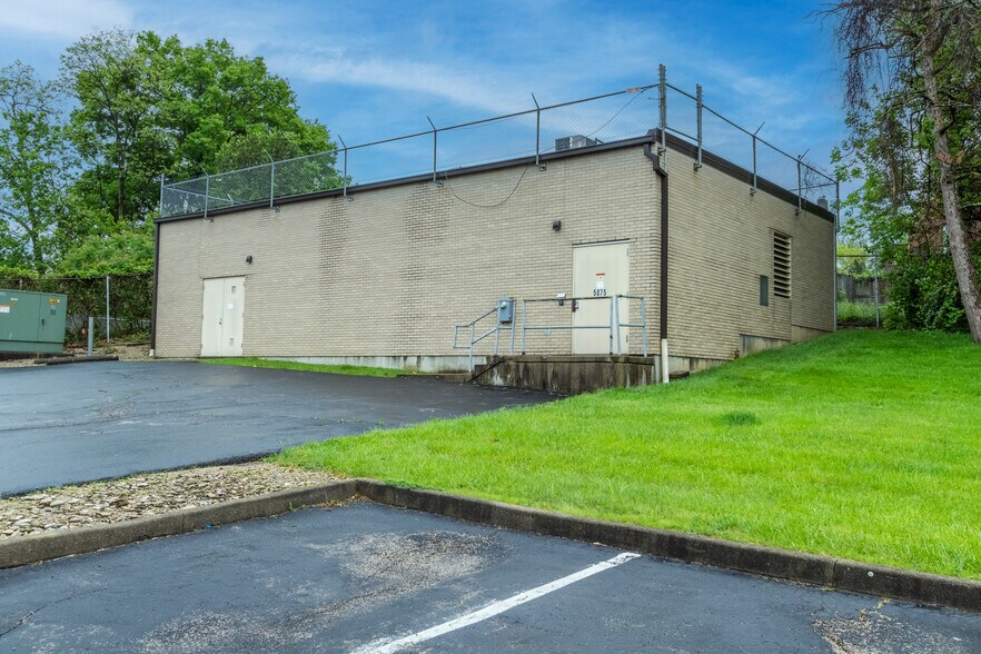 More Photos Of 5075 Crookshank Rd, Cincinnati Restaurant For Sale