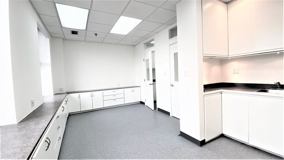 More Photos Of 198-200 Canal St, New York Medical For Sale