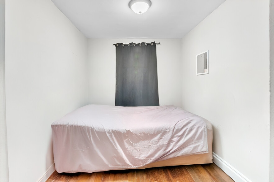 More Photos Of 478 Fabyan Pl, Newark Apartments For Sale