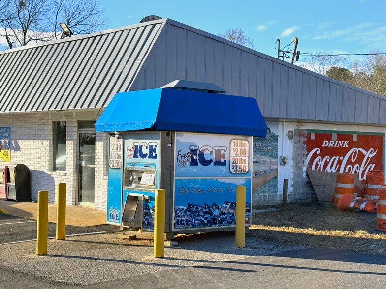 More Photos Of 8665 Maysville Rd, Maysville Self Storage For Sale