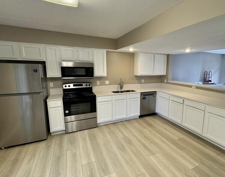 More Photos Of 1426-1496 N Kinser Pike, Bloomington Apartments For Sale
