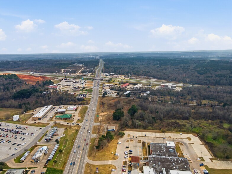 More Photos Of 3207 S Main St, Lindale Land For Lease