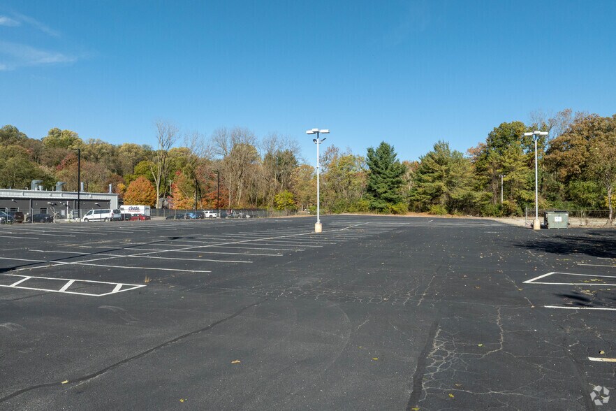 More Photos Of 1501 Vernon Odom Blvd, Akron Auto Dealership For Sale