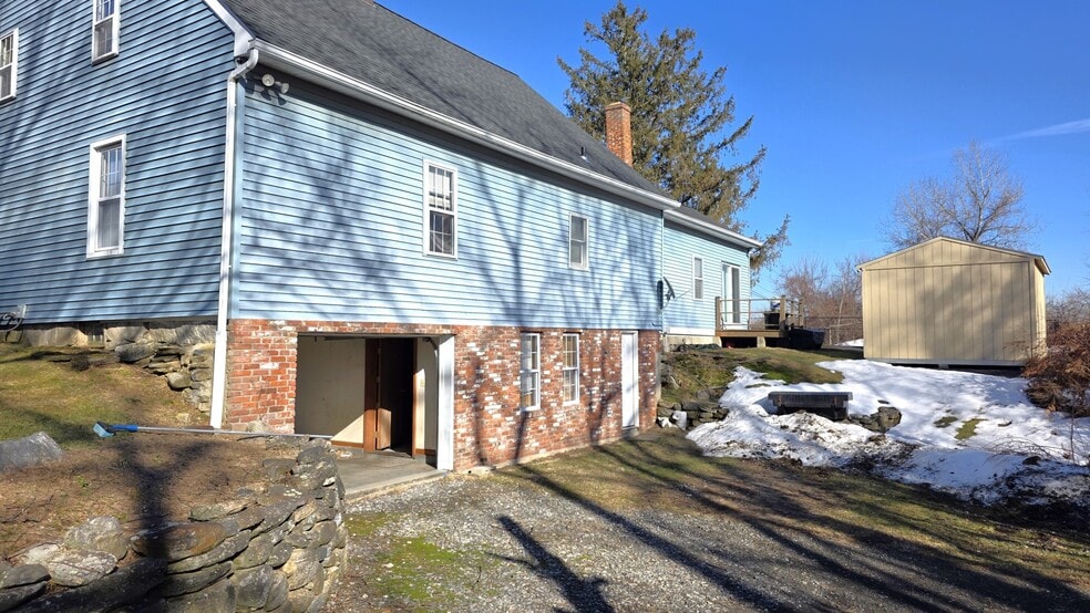 More Photos Of 1020 Echo Lake Rd, Watertown Office Residential For Lease