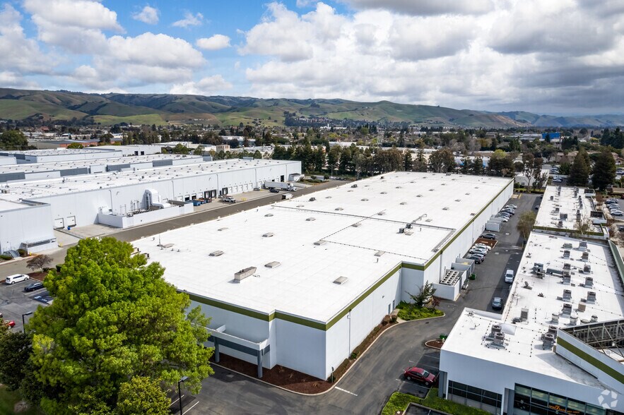 More Photos Of 33572-33580 Central Ave, Union City Warehouse For Lease