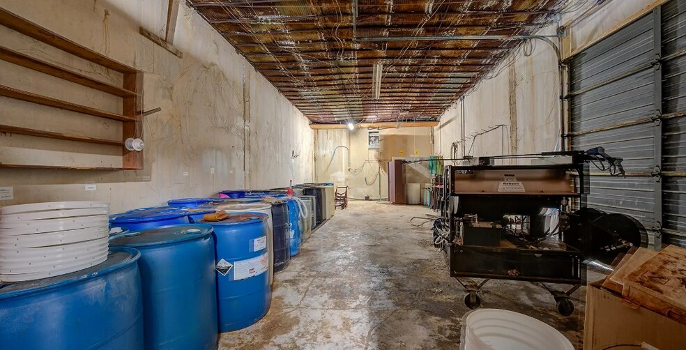 More Photos Of 1605 E Avenue A, Hooks Warehouse For Sale
