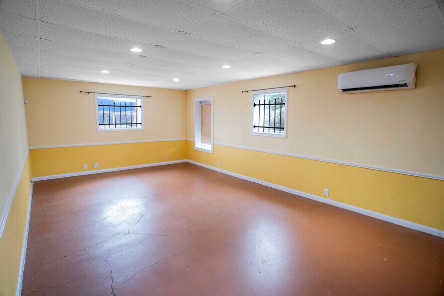 More Photos Of 910 Brenda St, Houston Warehouse For Sale
