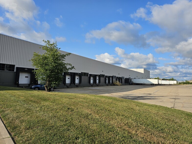 Primary Photo Of 7800 Tyler Blvd, Mentor Warehouse For Lease