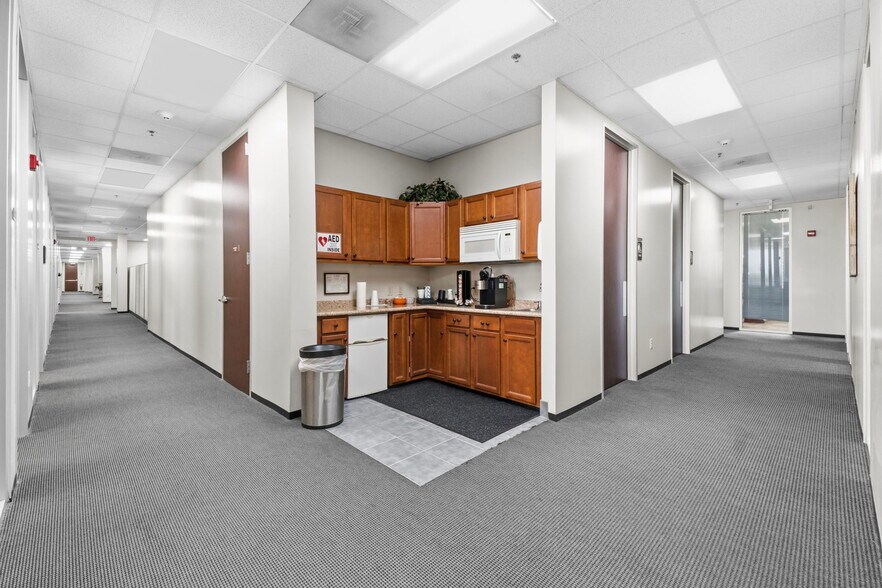 More Photos Of 911 Regional Park Dr, Houston Office For Sale