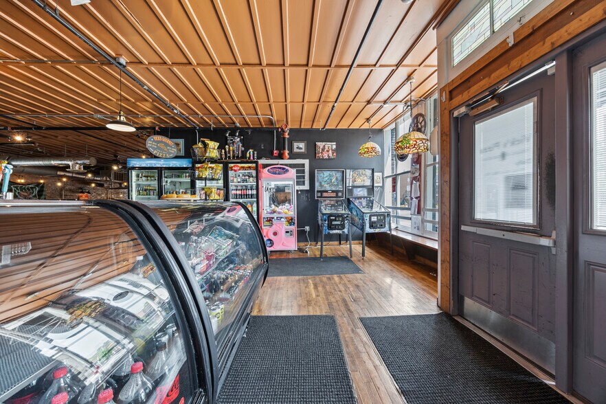 More Photos Of 7345-7347 E Main St, Reynoldsburg General Retail For Sale
