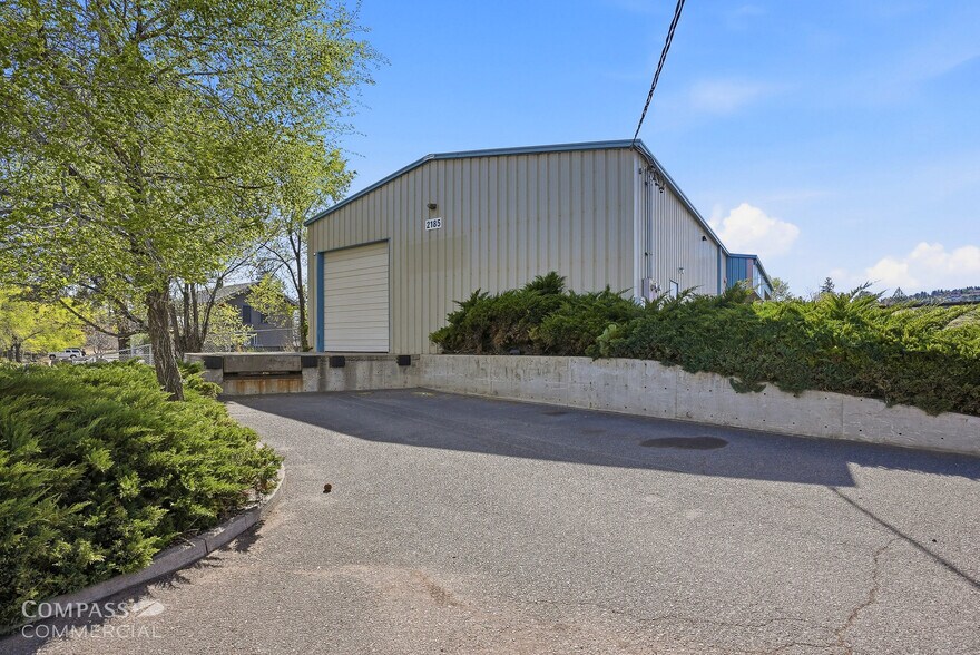 More Photos Of 2185 NE 2nd St, Bend Warehouse For Sale