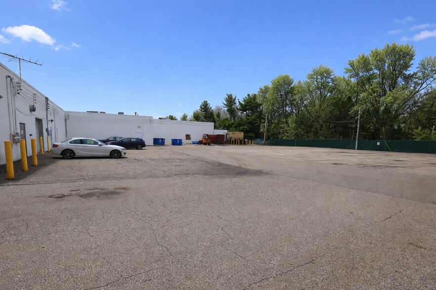 More Photos Of 6281 Som Center Rd, Solon General Retail For Lease