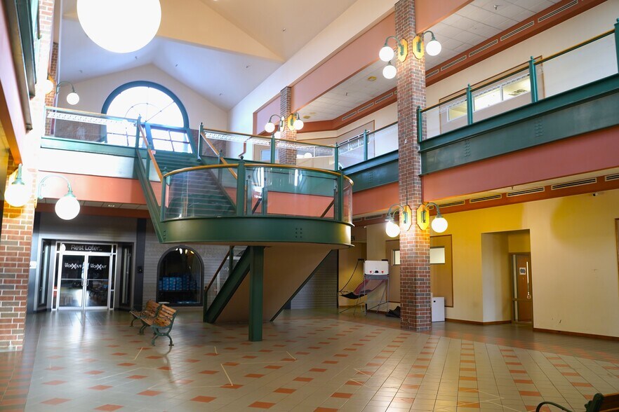 More Photos Of 5701-5725 Coventry Ln, Fort Wayne Unknown For Lease