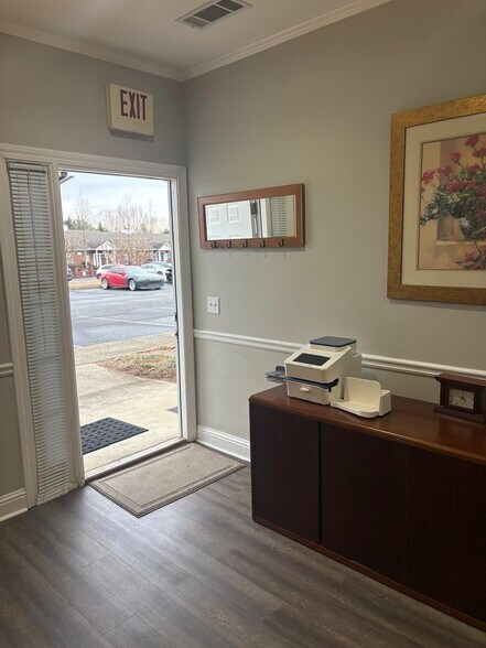 More Photos Of 107 Colony Park Dr, Cumming Office For Lease