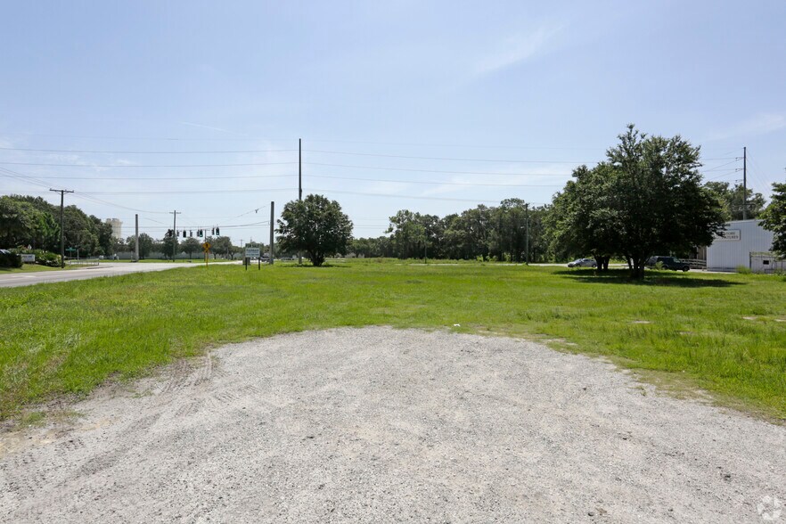 More Photos Of 2021-2099 Airport Rd, Plant City Industrial For Lease