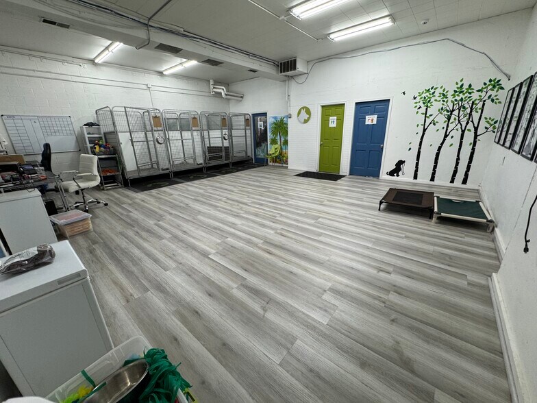 More Photos Of 8665 Harrison St, Sandy Service For Sale