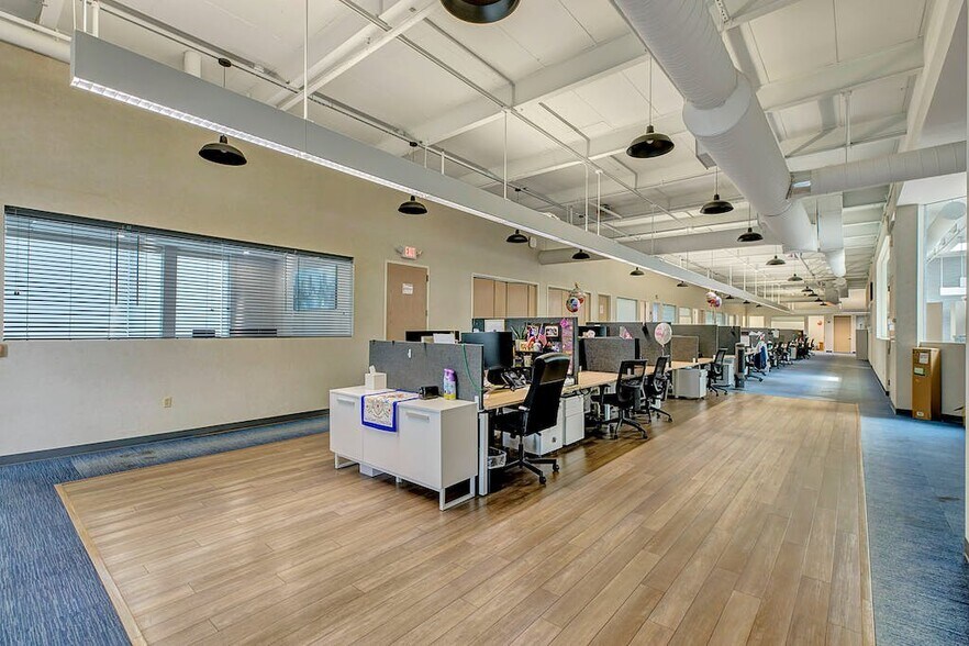 More Photos Of 111 Express St, Plainview Office For Sale