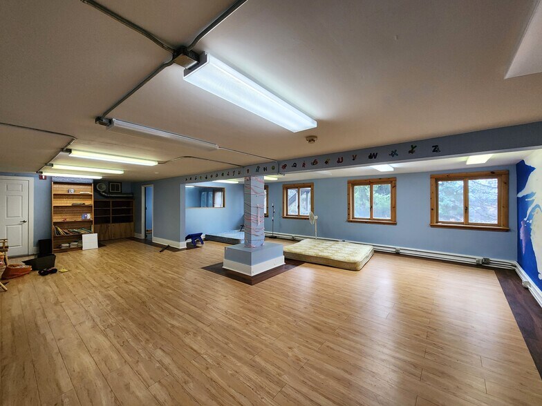 More Photos Of 303 Gunderman Rd, Spencer Manufacturing For Sale