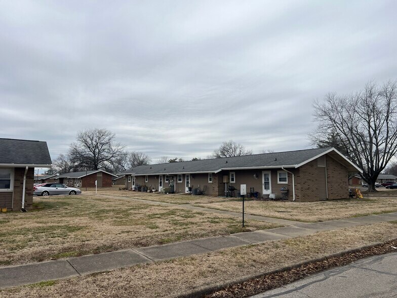 More Photos Of 1450 Luther Sq, Evansville Apartments For Sale