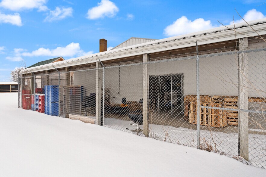 More Photos Of 677 S Cardinal Ln, Scottsburg Industrial For Sale