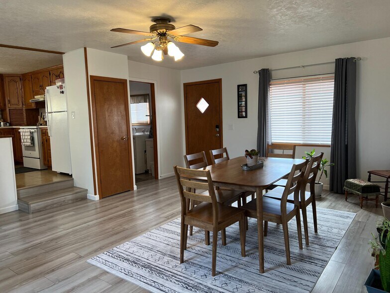 More Photos Of 112 McPherson St, Crawford Restaurant For Sale