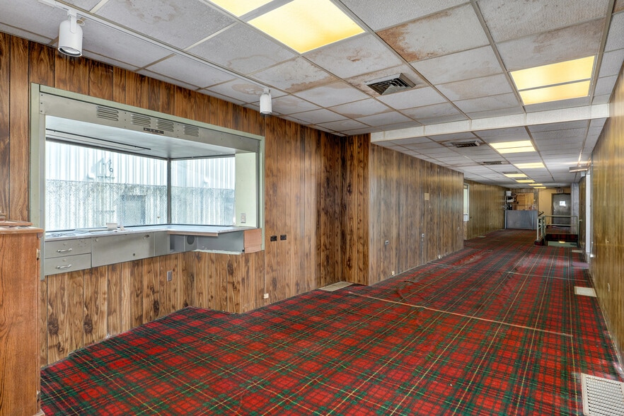 More Photos Of 532 E Walnut St, Springfield Freestanding For Sale