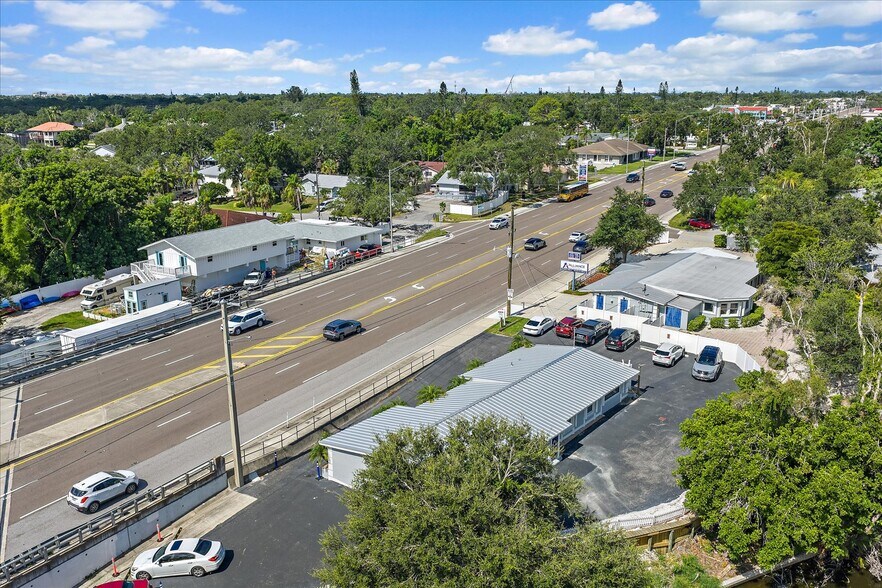 More Photos Of 2535 Bee Ridge Rd, Sarasota Medical For Lease